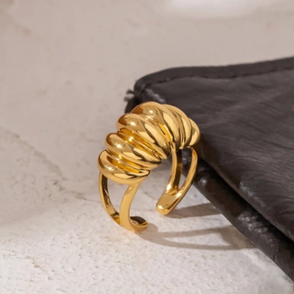 NEW 18K Gold Plated Croissant Adjustable Ring 1 - Picture 2 of 4